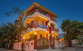 Fabhotel Raka Inn